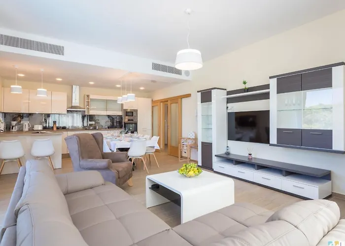 Lavendel By Interhome Pula